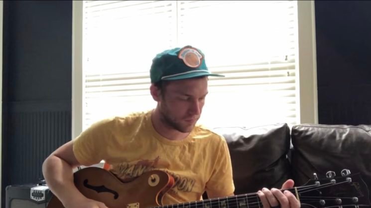 Phillip Phillips Pays Tribute To Bill Withers